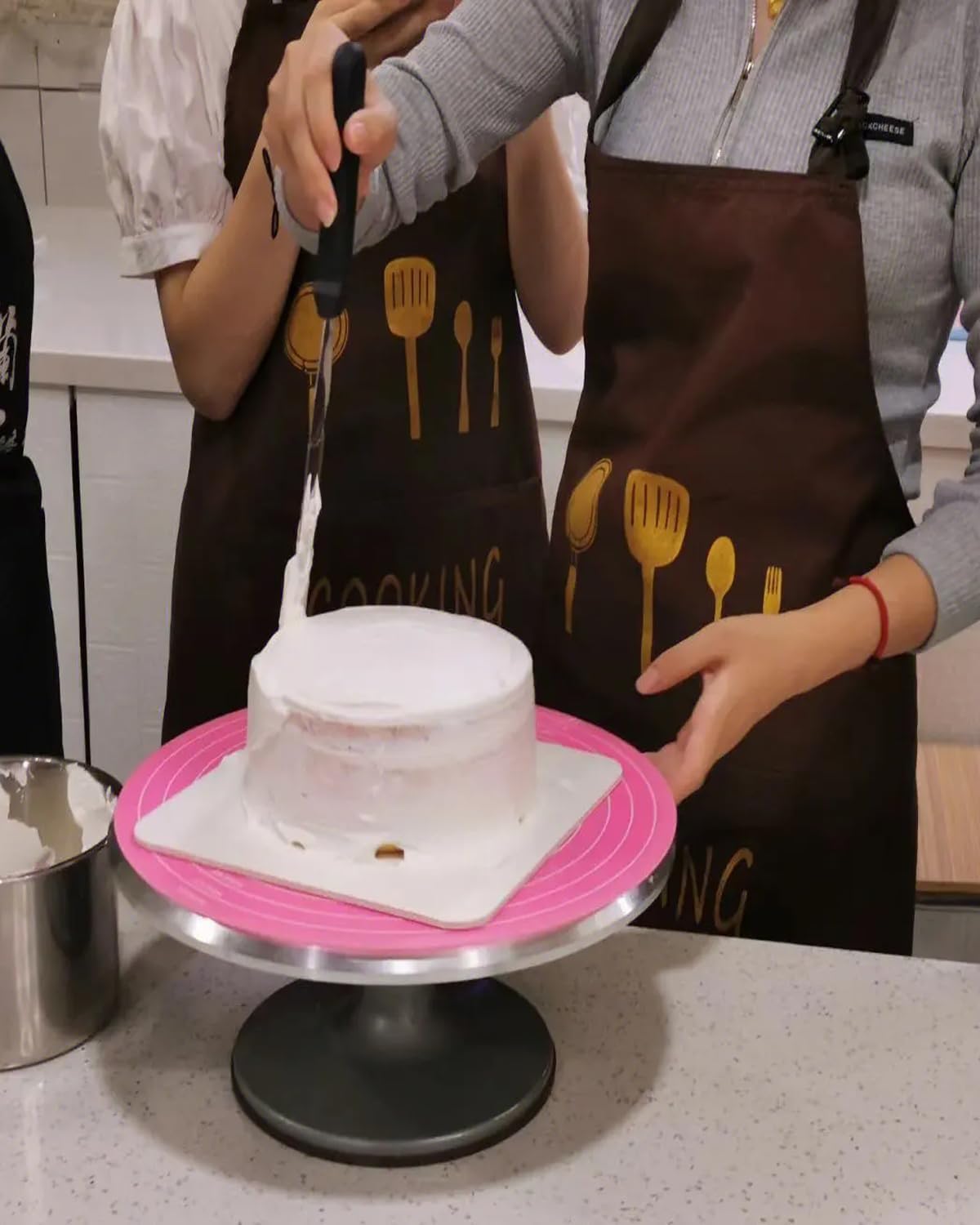 Silicone Baking Mat Cake Mat Silicone Cake Mat Silicone Baking Mat with Measurements for CakeTurntable Stand Non-Stick Heat Resistant Pastry Baking Sheet -Pink