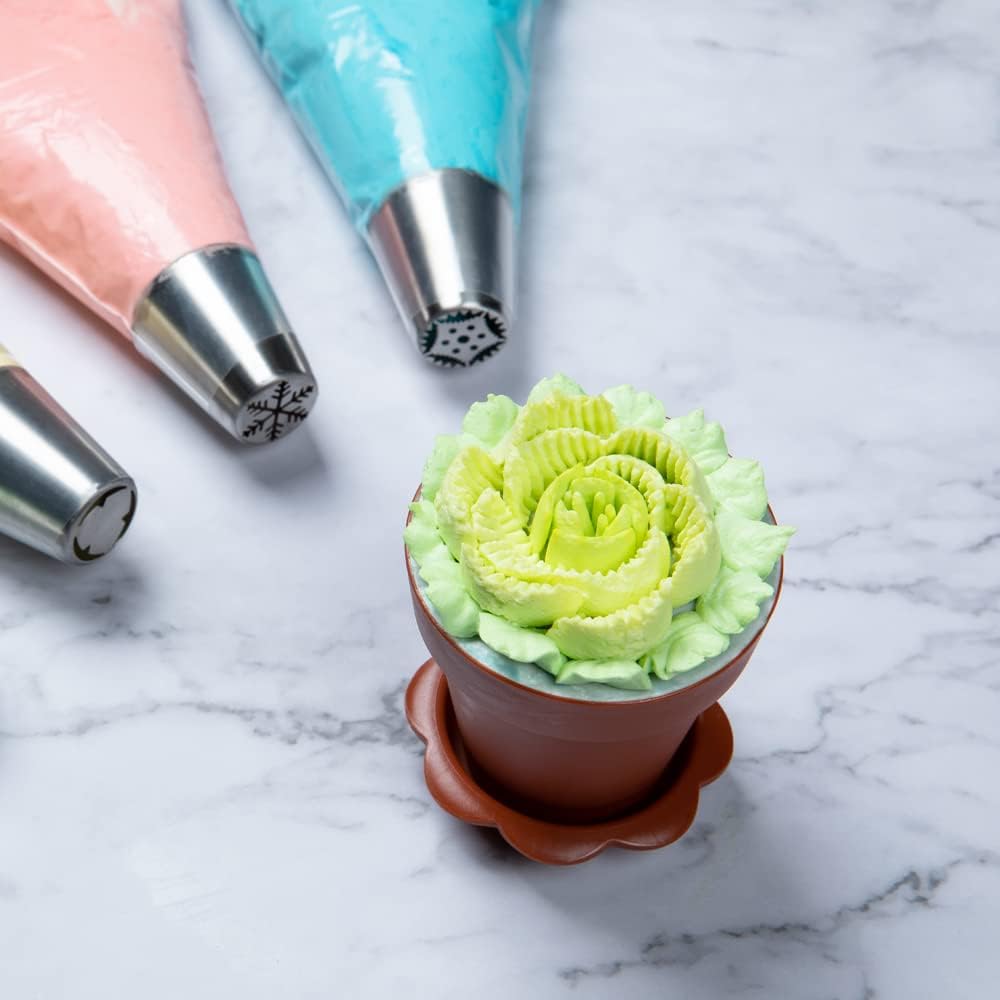 Restaurantware-Russian Piping Tip, 1 Petal Cake Decor Piping Tip - #46, Corrosion-Resistant, Stainless Steel Decorating Tip For Frosting, Dishwashable, Decorate Cupcakes, Cakes, or Cookies