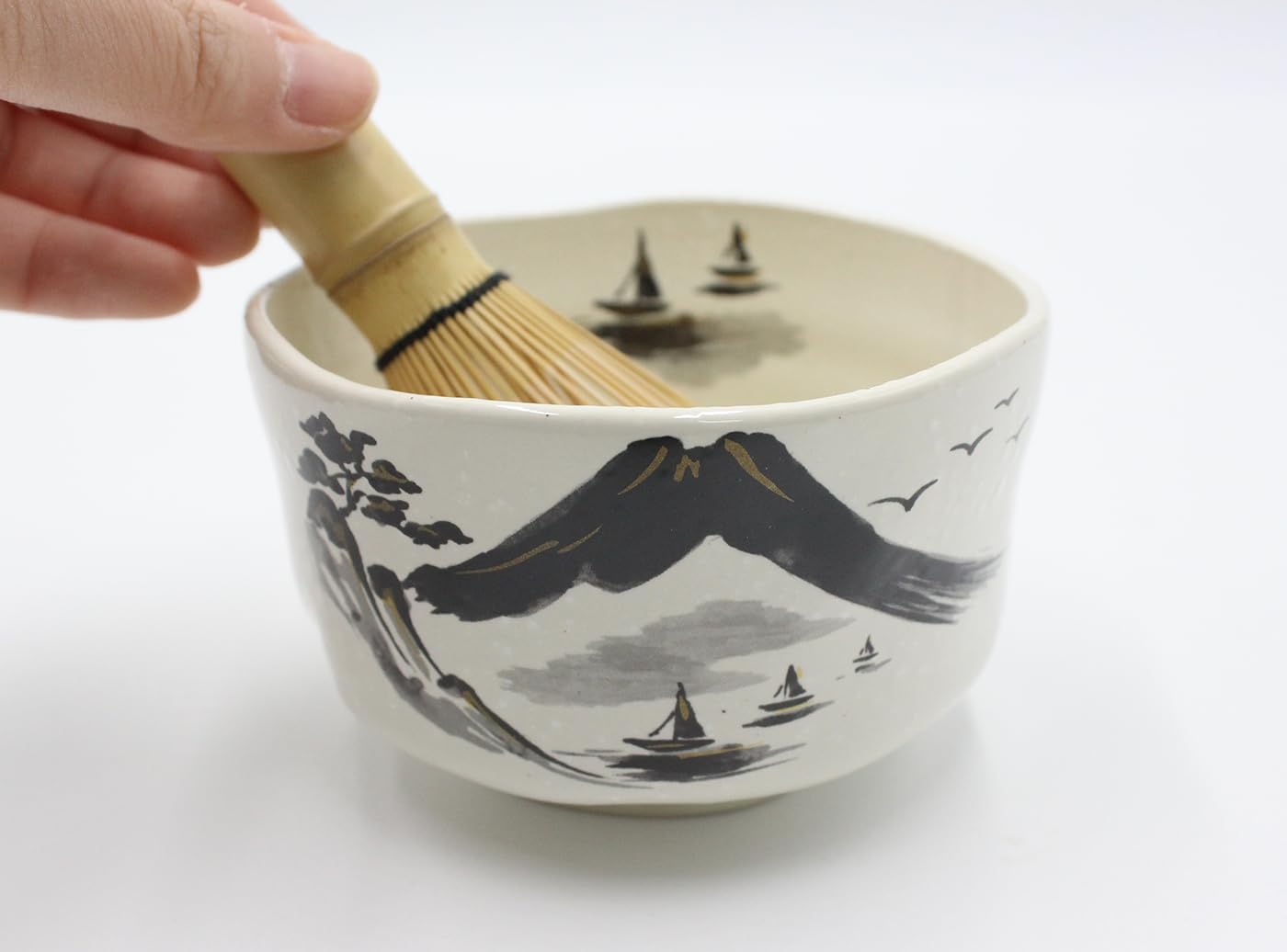 Japanese Traditional Handcrafted Matcha Chawan Tea Bowl Cup Ceremony Tableware Pottery (Kinsai Sansuiga Hiyori Wan)