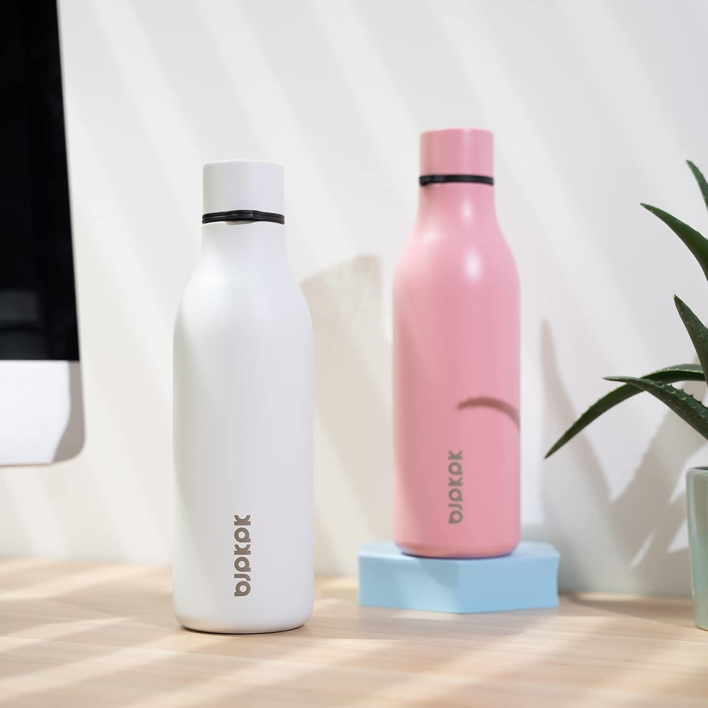 BJPKPK Insulated Water Bottles, 18 oz Stainless Steel Metal Water Bottle with Strap, BPA Free Leak Proof Thermos, Mugs, Flasks, Reusable Water Bottle for Sports & Travel, White