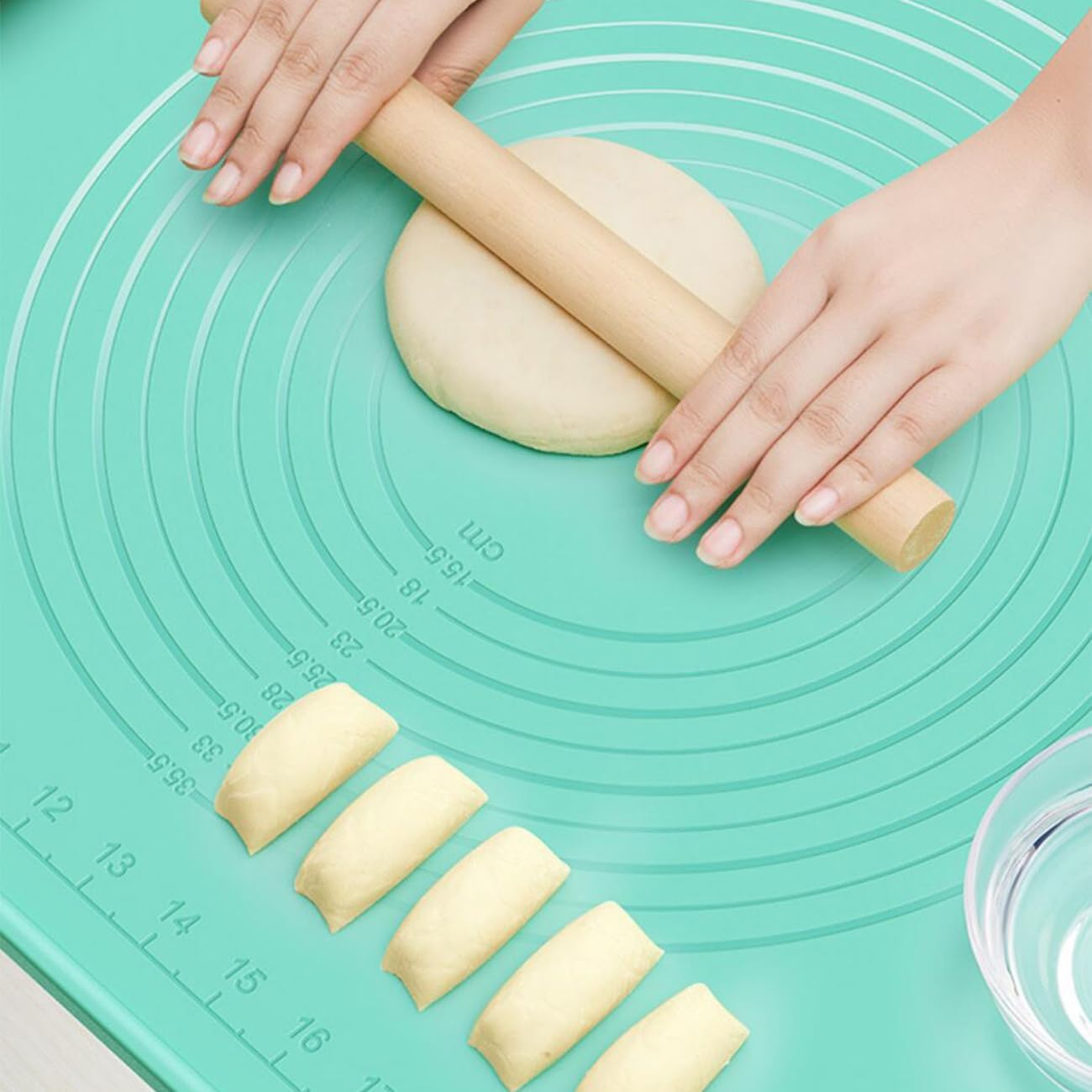 Silicone Pastry Mat 24"x16" Extra Thick Non Stick Baking Mat with Measurement, Food Grade Silicone Rolling Dough Mat, Fondant, Pie Crust Mat, Kitchen Mat with Hang Holes, Raised Edge