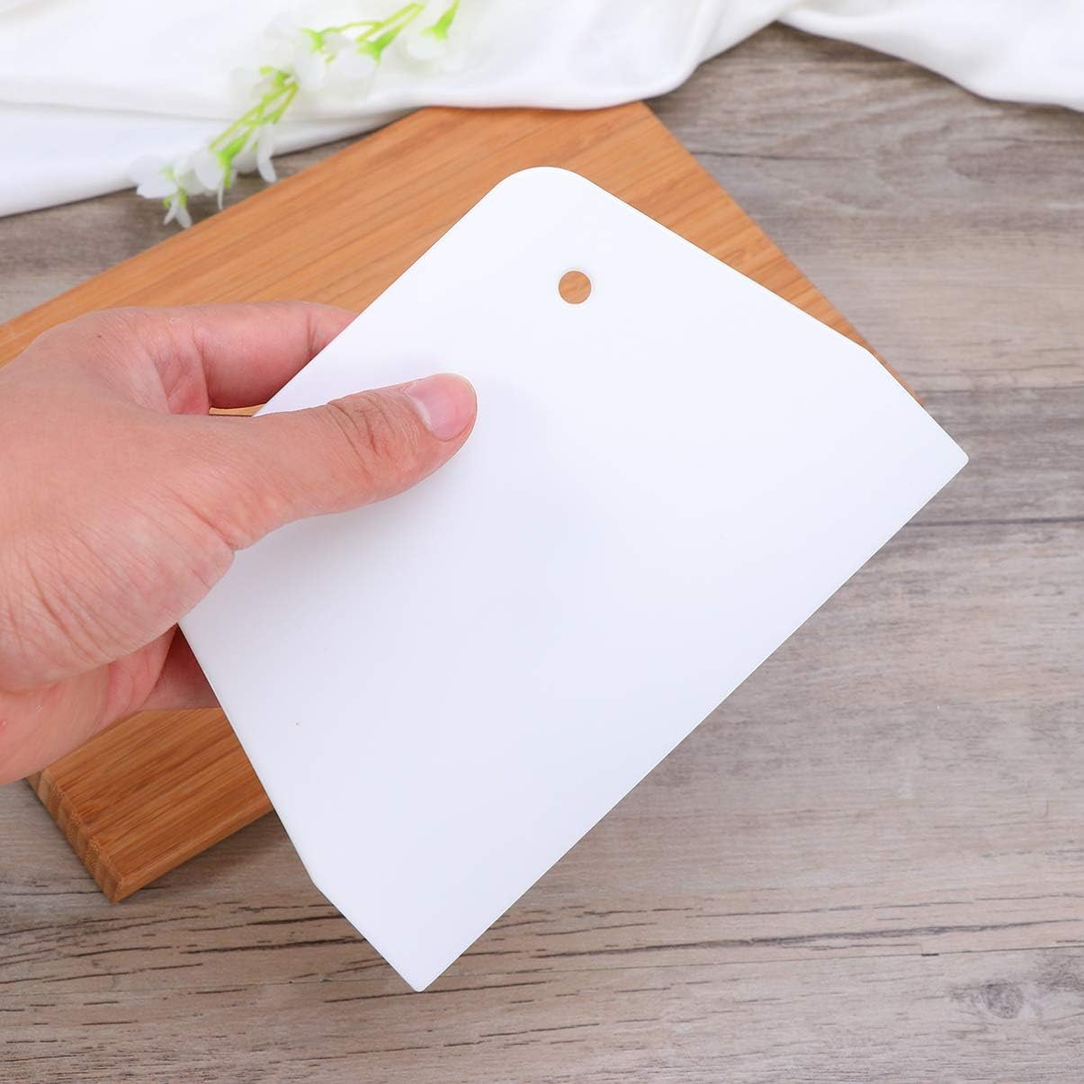 Cabilock 2pcs Cake Scraper Icing Smoother Flexible Plastic Cake Scraper Smoother for Bakery Pastry Cake Decoration Kitchen DIY Baking Tool