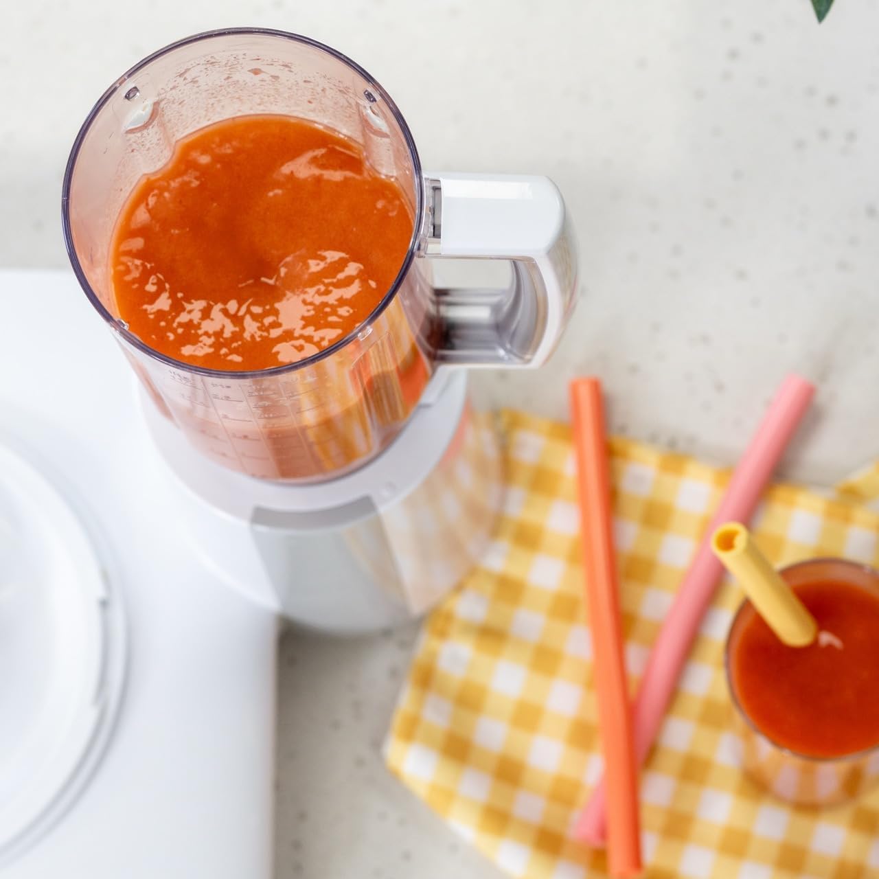 Bosch Universal Plus Stand Mixer 500 Watt, 6.5 Quarts with Wire Whips, Dough Hook, NutriMill Dough Hook Extender, and Blender Bundle