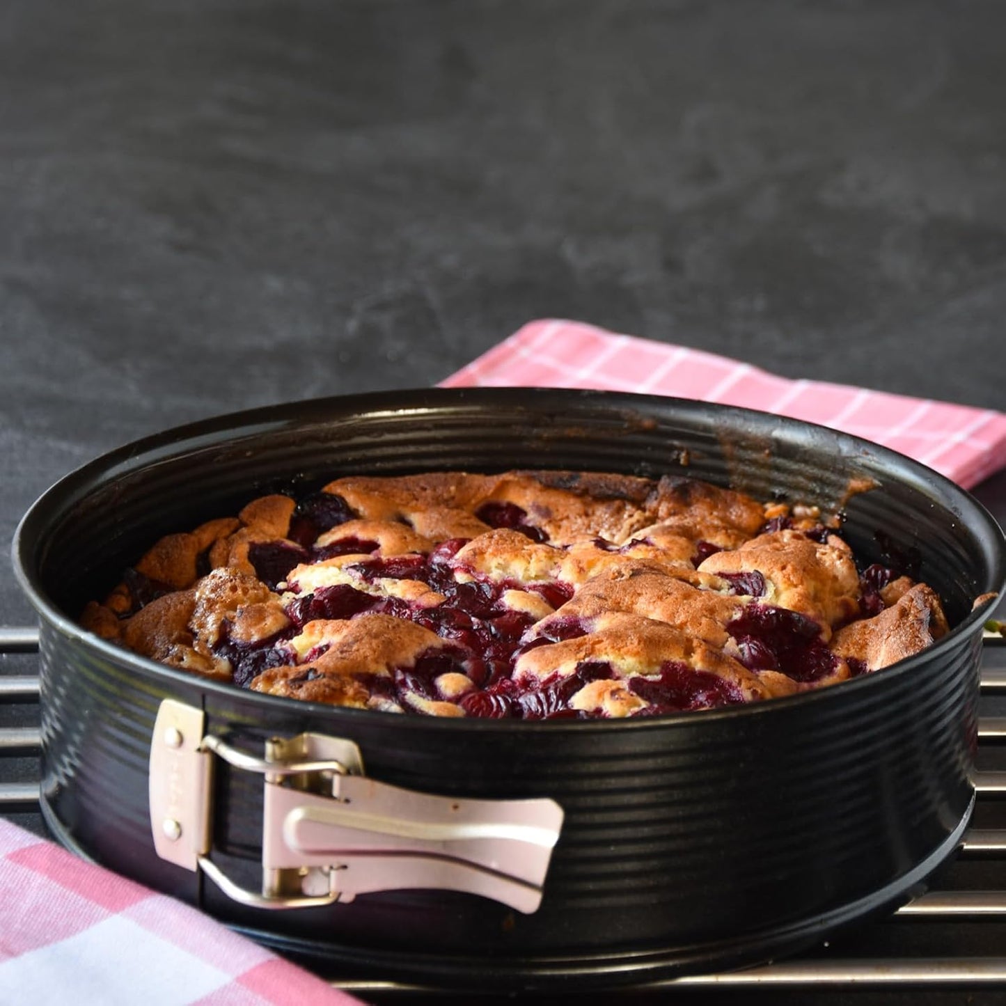 uxcell 11 Inch Springform Pan Nonstick Cake Pan with Removable Bottom Round Leakproof Cake Baking Pans Molds for Baking, Cheese Cakes, Pizza, Biscuits, Black（1pcs