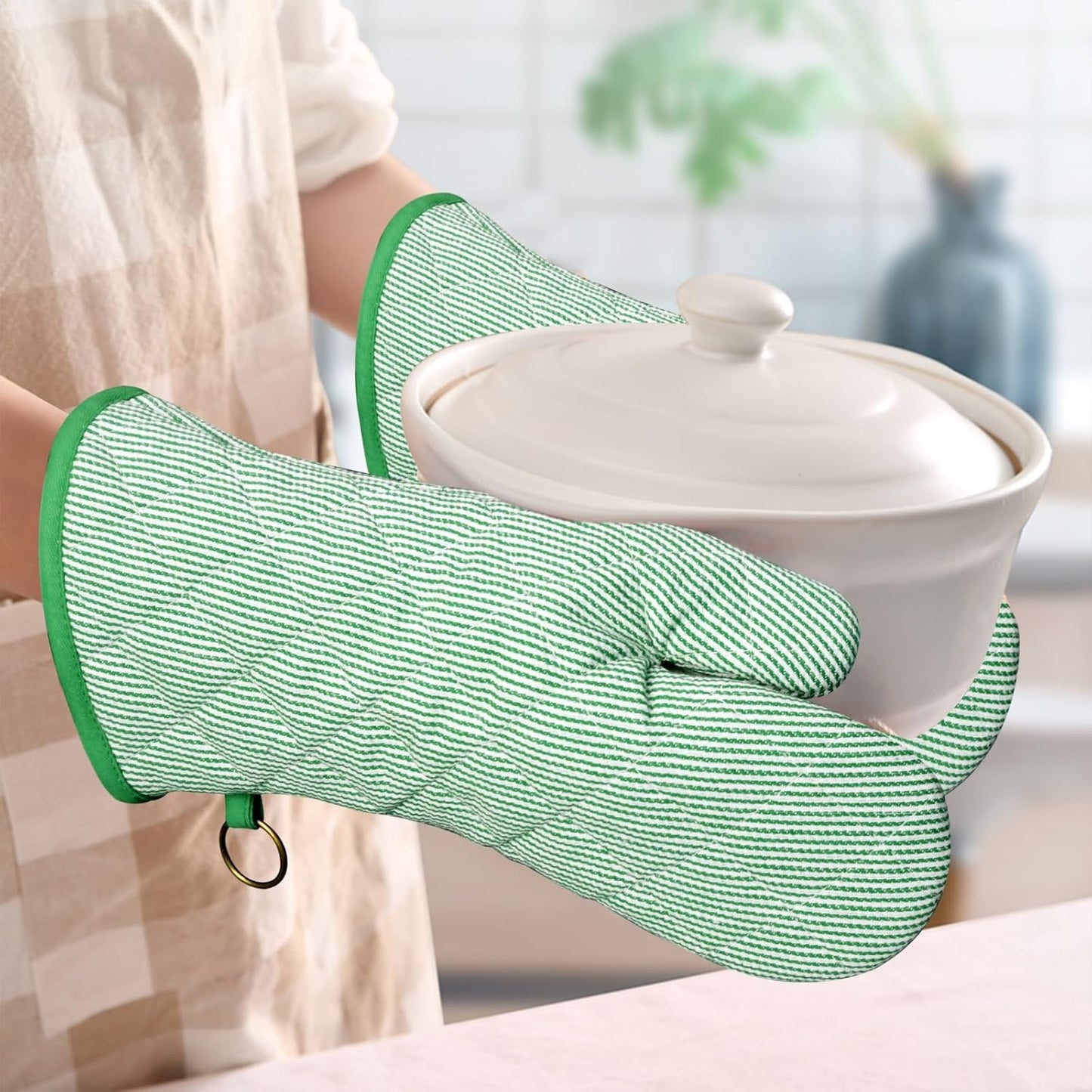 1 Pair Yarn Dyed Oven Mitts 100% Cotton Heat Resistant 470 Degree Gloves Men Women Cooking Baking Barbecue BBQ Microwave Crafting Machine Washable Pot Holders Mittens (Green)