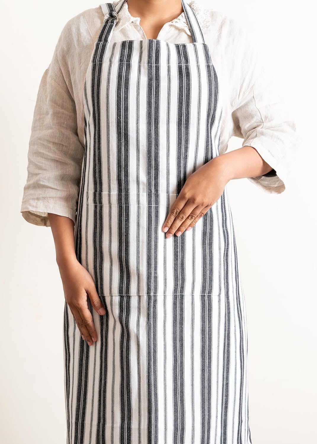 Cotton Professional Apron For Kitchen – 28 x 32 Inches – For Women & Men – Useful When Cooking, Baking, Gardening – Adjustable Strap Around Waist & Neck With Pockets Black Stripes